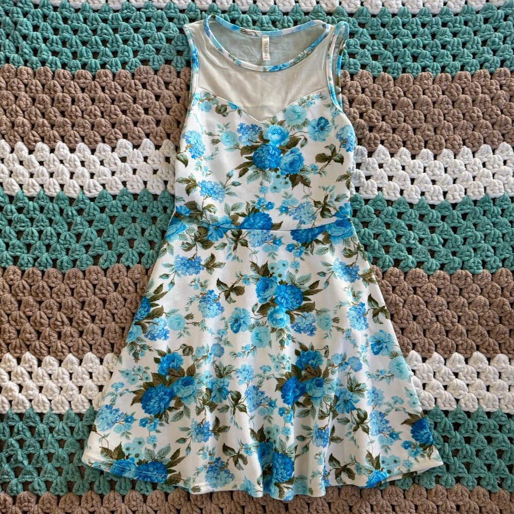 White Blue Floral A-Line Fit Flare Dress Womans sz Small